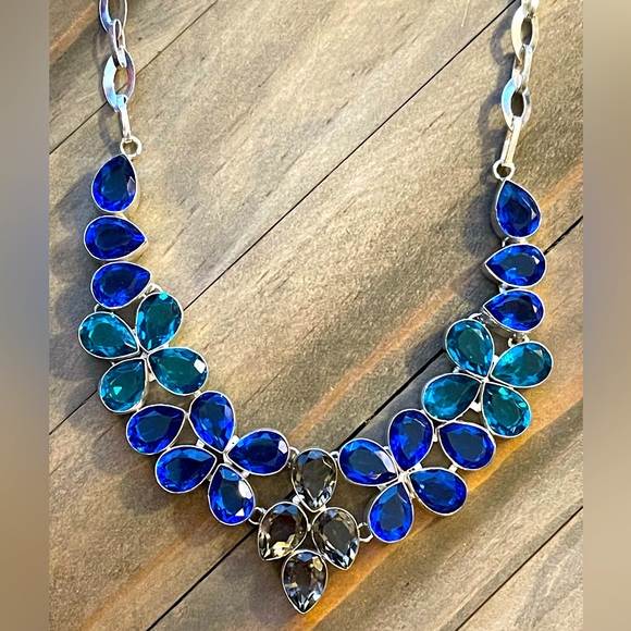 BLUE TOPAZ & SMOKY QUARTZ Simulated GEMSTONE HANDCRAFTED SILVER PLATED NECKLACE - Picture 4 of 11